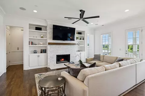 Living - 171 Front St, Franklin, TN 37064 photo 9 of 10
