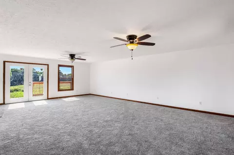 Living - 239 Wayne Threatt Rd, Dover, TN 37058 photo 4 of 6