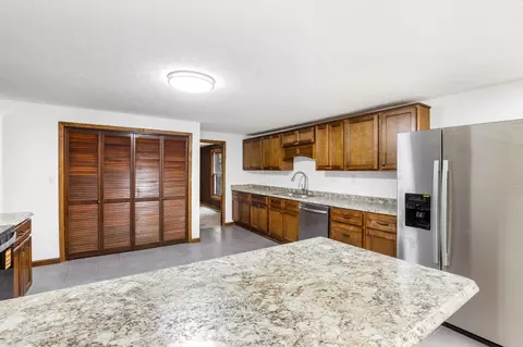 Kitchen - 239 Wayne Threatt Rd, Dover, TN 37058 photo 3 of 4