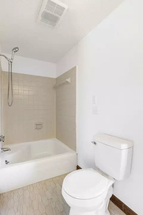 Bath - 239 Wayne Threatt Rd, Dover, TN 37058 photo 4 of 4