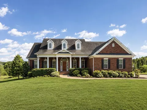 1047 Keystone Dr, Pleasant View, TN 37146