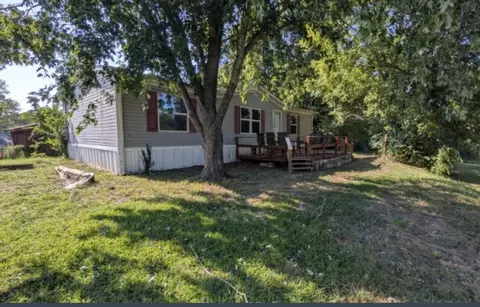 123 Washington Ave, Camden, TN 38320