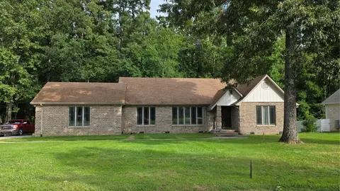 203 Woodson Dr, Tullahoma, TN 37388