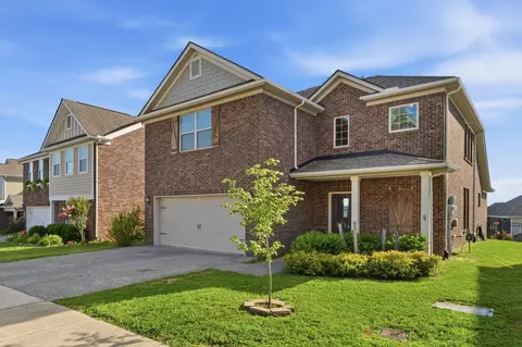 300 Blackthorn Ln, Gallatin, TN 37066