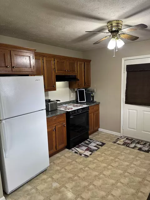 Kitchen - 133 Buttonwood Dr, Jackson, TN 38305 photo 2 of 2