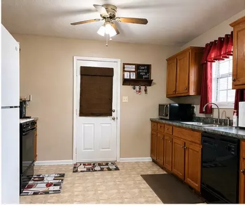 Kitchen - 133 Buttonwood Dr, Jackson, TN 38305 photo 1 of 2