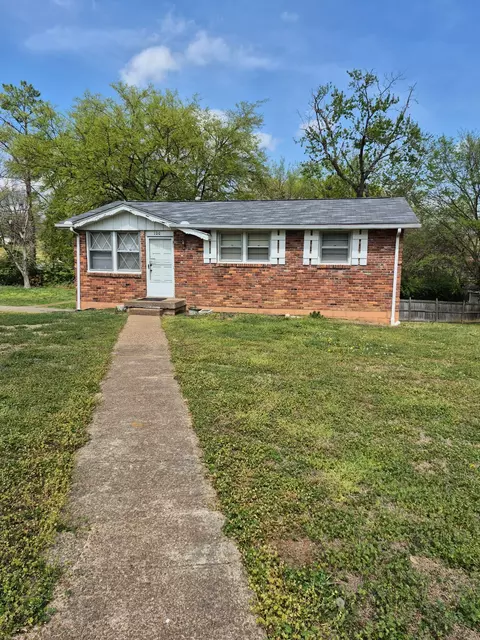 100 Curtiswood Dr, Hendersonville, TN 37075