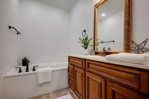 Bath - 202 W College St # A, Dickson, TN 37055 photo 1 of 5