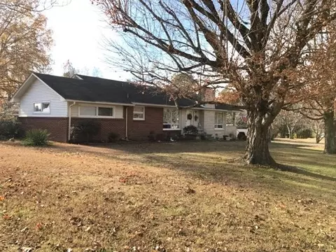 118 E Main St, Loretto, TN 38469 photo 1