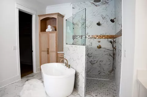 Bath - 5732 Eaglemont Dr, Murfreesboro, TN 37129 photo 6 of 7