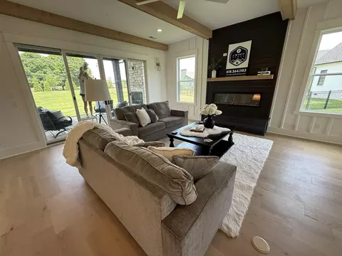 Living - 5732 Eaglemont Dr, Murfreesboro, TN 37129 photo 8 of 11