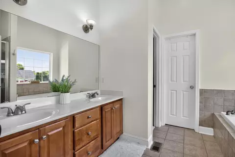 Bath - 2305 Clara Mathis Rd, Spring Hill, TN 37174 photo 1 of 3