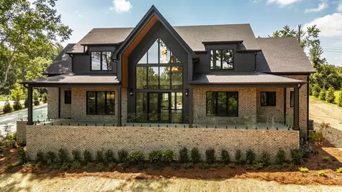 800 Bowling Branch Rd, Cottontown, TN 37048