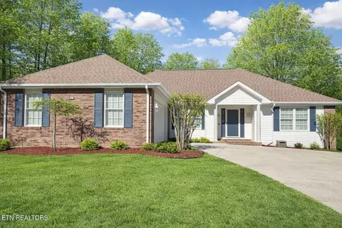 14 Brooks Ln, Crossville, TN 38558