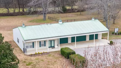 Exterior - 3100 Floyd Rd, Eagleville, TN 37060 photo 4 of 10