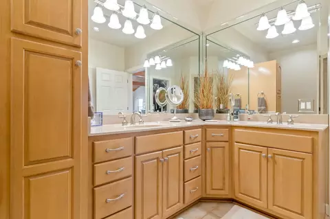 Bath - 3100 Floyd Rd, Eagleville, TN 37060 photo 1 of 3