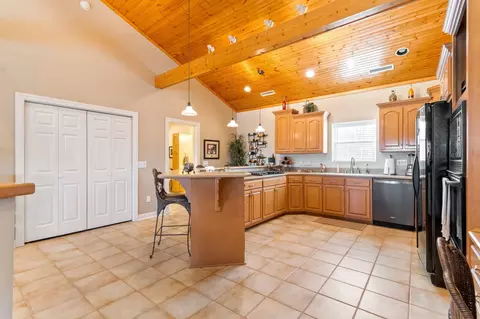 Kitchen - 3100 Floyd Rd, Eagleville, TN 37060 photo 2 of 6