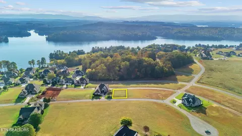 220 Grandville Ct, Vonore, TN 37885