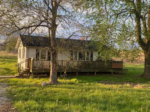 6865 Johnson Mill Rd, Hopkinsville, KY 42240