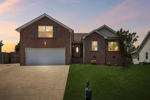 3177 Brook Hill Dr, Clarksville, TN 37042