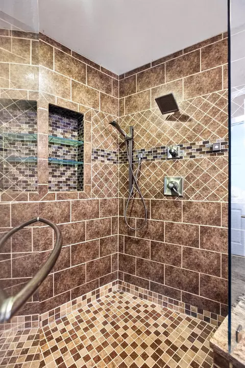 Bath - 448 Windmill Ln, Georgetown, TN 37336 photo 4 of 8