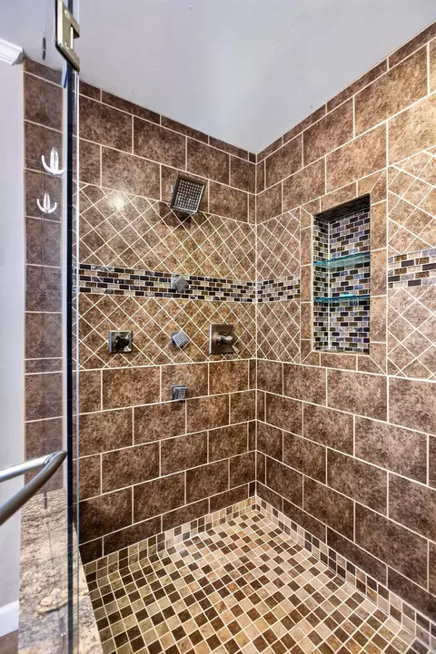 Bath - 448 Windmill Ln, Georgetown, TN 37336 photo 3 of 8