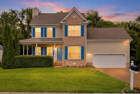 2752 Aston Woods Ln, Thompsons Station, TN 37179