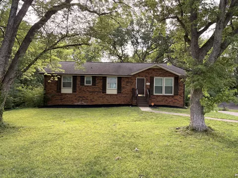 210 Maplewood Dr, Clarksville, TN 37042