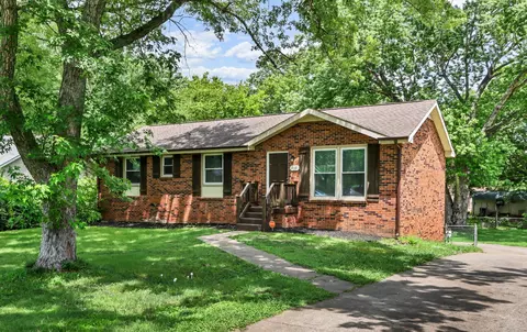 210 Maplewood Dr, Clarksville, TN 37042