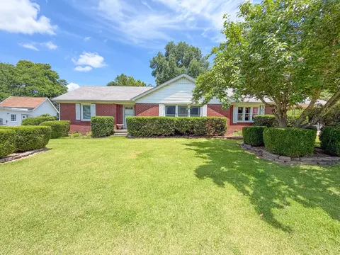 544 E Madison St, Pulaski, TN 38478
