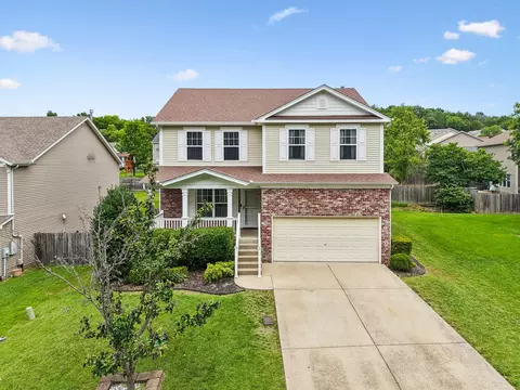 121 Cavalier Dr, Hendersonville, TN 37075