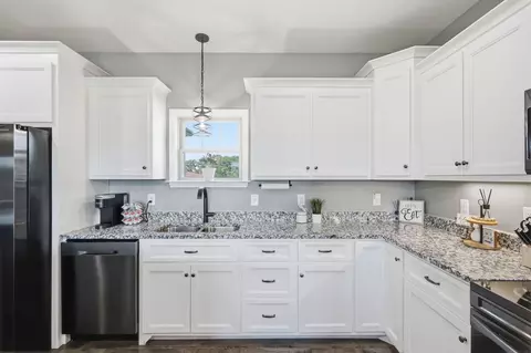 Kitchen - 12 Mcfall Rd, Ethridge, TN 38456 photo 2 of 4