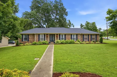 717 Harpeth Bend Dr, Nashville, TN 37221