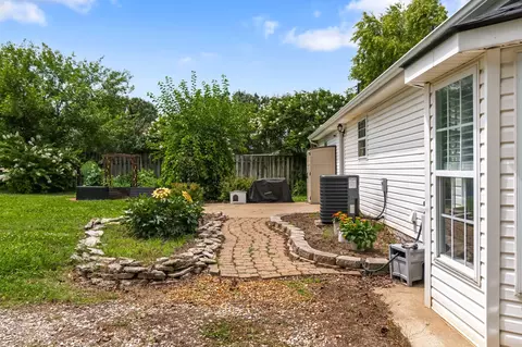 Exterior - 3706 Maple Ln, Murfreesboro, TN 37129 photo 5 of 8