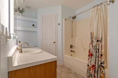 Bath - 3706 Maple Ln, Murfreesboro, TN 37129 photo 2 of 3