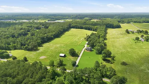 1955 Trace Creek Rd, Mcewen, TN 37101