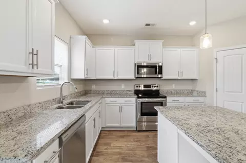 Kitchen - 2255 Viking Ct, Murfreesboro, TN 37127 photo 4 of 5