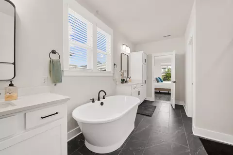 Bath - 4043 John Marsh Rd, Spring Hill, TN 37174 photo 4 of 7