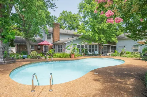 132 Clearlake Dr E, Nashville, TN 37217
