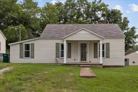 32 High St, Mcewen, TN 37101