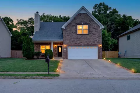 935 Cherry Blossom Ln, Clarksville, TN 37040