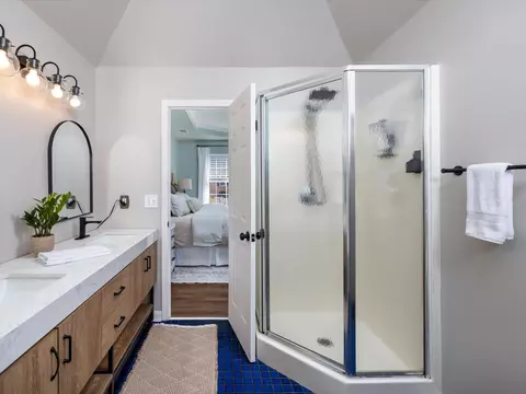 Bath - 620 Independence Dr E, Franklin, TN 37067 photo 4 of 7