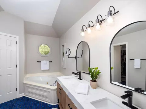 Bath - 620 Independence Dr E, Franklin, TN 37067 photo 5 of 7