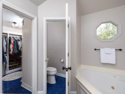 Bath - 620 Independence Dr E, Franklin, TN 37067 photo 2 of 7
