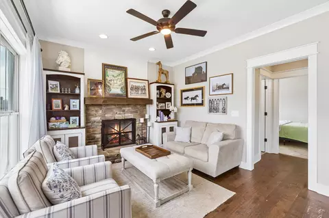 Living - 2729 Carousel Dr, Murfreesboro, TN 37128 photo 2 of 2