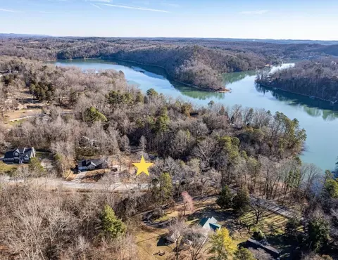 635 River Landing Dr, Soddy Daisy, TN 37379