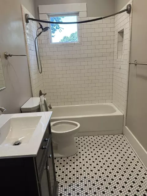 Bath - 2183 Harbert Ave, Memphis, TN 38104 photo 1 of 3