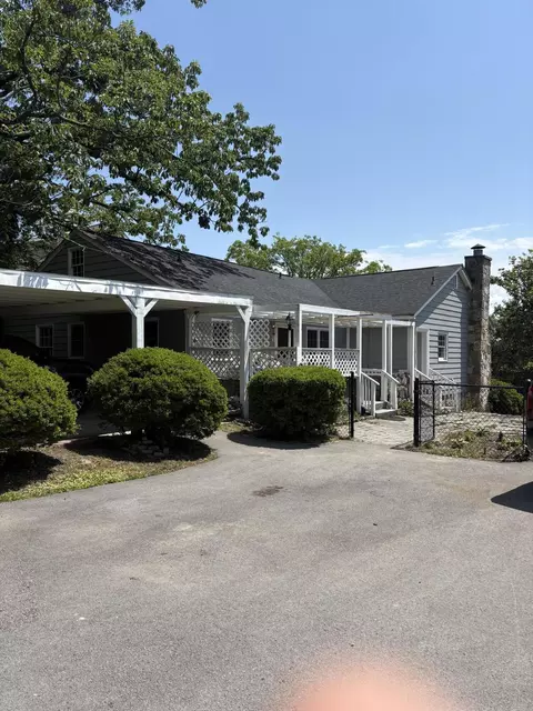 608 W Sunset Rd, Lookout Mountain, TN 37350