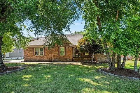 519 Redstone Dr, Gallatin, TN 37066