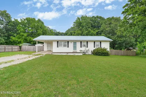 111 Meadow Creek Dr, Crossville, TN 38572